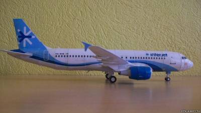 Модель самолета Airbus A-320-214 Interjet из бумаги/картона