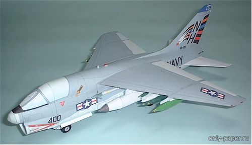 Модель самолета LTV A-7 Corsair II из бумаги/картона