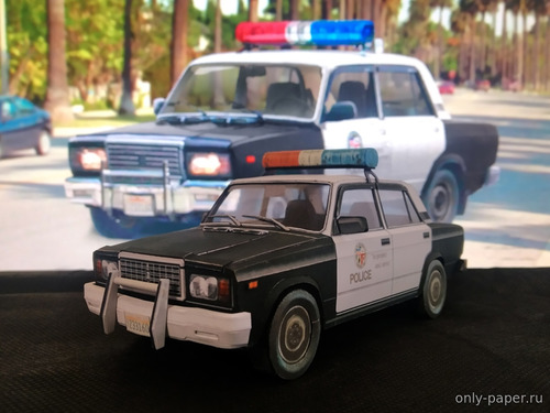 Модель автомобиля ВАЗ-2107 Полиция Лос Анжелеса из бумаги/картона